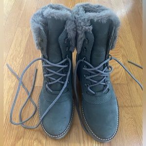 Timberland waterproof boots. Only worn a handful of times. Size 7.5